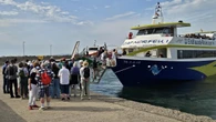 Turistas a bordo en Roses