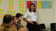 Un programa de formaciones para mejorar la educación digital de jóvenes y mayores