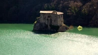 Sant Salvador de la Vedella se convierte en una isla en el pantano de la Baells