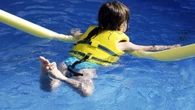 Muere un niño de 8 años en una piscina de Los Palacios: la principal hipótesis sobre el fallecimiento es la electrocución