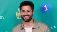 Javi Hoyos, 34 años, periodista: ''A los 17 años viví mi primer beso con una chica, pero no fue hasta los 22 cuando estuve por primera vez con un chico''