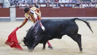 Roca Rey y Rafa Serna, oreja por coleta, remontan la tarde al final