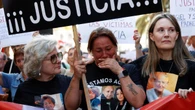 Las víctimas esperarán a que PP y Vox las llamen a las Corts para decidir si se reúnen con Mazón