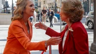 La reina Sofía arropa a su hija Elena en unos premios solidarios