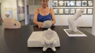 El arte de Toni Batllori trasciende las viñetas en una muestra que revela otra faceta del creador
