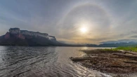 Halo solar en el pantano de Sau como una gigantesca burbuja
