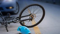 Una pareja se pelea a golpes con dos ciclistas tras una discusión de tránsito: “Súbete al coche, cuernudo”