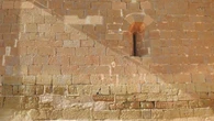 Reto visual: ¿Cuántos relojes solares eres capaz de ver en la pared de esta iglesia?