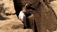 Una rara tumba etrusca con hasta 100 objetos de hace 2.600 años ha logrado escapar de los saqueos durante siglos en el centro de Italia