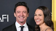 Hugh Jackman y Sutton Foster debutan como pareja en la alfombra roja