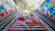 Sanitas Dental celebra Sant Jordi poniendo bonitas todas las bocas, hasta las del metro