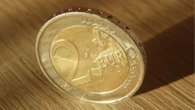Ofrecían desde un camping monedas falsas de dos euros procedentes de China en una app de mensajería: han sido detenidos