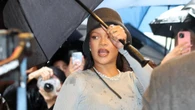 Rihanna anuncia que está embarazada de su tercer hijo en la gala Met