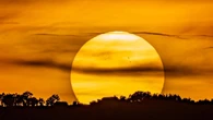 Puesta de sol con manchas solares
