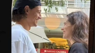Rosalía y el actor Emilio Sakraya, pillados juntos en Barcelona: la cita romántica de la pareja en esta conocida cafetería