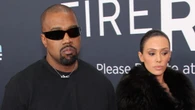 Kanye West y Bianca Censori denuncian a su dentista por “enganchar” al rapero al gas de la risa