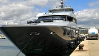 Así es el 'bunkering', el repostaje de combustible de los yates en el puerto