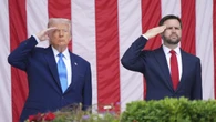 Trump aprovecha para lanzar ataques políticos durante el homenaje del Día de los Caídos