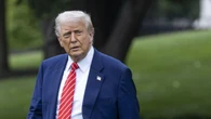 Trump dice que EE.UU. tiene un “control absoluto del cielo de Irán” y sabe “dónde se esconde” Jamenei