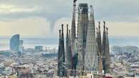 Espectacular tromba marina en Barcelona con la Sagrada Familia como testigo en plena tormenta