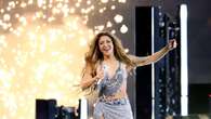 Shakira se sube a una tarima en una discoteca y se ve obligada a bajar porque le están grabando debajo del vestido