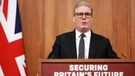 Starmer anuncia medidas antiinmigración “para que no seamos una isla de extraños”