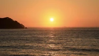 El cielo terroso luce en la costa de Palamós