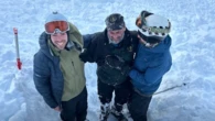 La insólita historia del rescate de una pareja atrapada en la nieve: un guante negro ha permitido el milagro