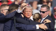 El avión de Trump abandona Pittsburgh tras el alta al expresidente herido en la oreja