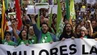 Miles de profesores catalanes salen a la calle para protestar por la falta de recursos en la educación