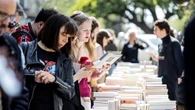 Encuesta: ¿Hay que cambiar el nombre de la Diada de Sant Jordi por Día del Libro?