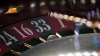 Muere una mujer en un bingo y los apostadores siguen jugando al lado del cuerpo