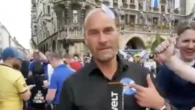 El divertido gesto de unos aficionados con un reportero antes del partido de Alemania y Escocia de la Eurocopa 2024