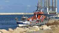 Emergencias rescata a 54 personas, 8 de ellas menores, frente a la costa de Alicante