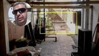 Alquila una habitación y asesina al dueño de una puñalada en el ojo: al llegar la policía, seguía insultando al fallecido