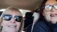 Paradas en el coche por una tragedia, envían un selfie y a los 15 kilómetros sufren un grave accidente: han muerto las dos