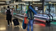 El equipaje de mano encarece 56 euros el precio del billete en las aerolíneas 'low cost'