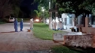 Asesina a su esposa y cuelga el cuerpo de la reja de un colegio para simular un suicidio