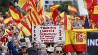 Milers de persones exigeixen en una manifestació la dimissió de Sánchez per l'apagada elèctrica