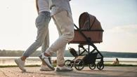 Los padres de rentas bajas tienen más dificultades para alternar el permiso por hijo con la madre