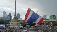 Una gran concentración en Bangkok alienta el golpe de estado contra la primera ministra