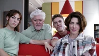 Almodóvar rueda 'Amarga Navidad', un drama sobre la ausencia materna