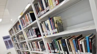 Apoyo vecinal para ampliar el catálogo de literatura infantil en una biblioteca de València