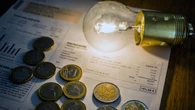 El Gobierno no descarta quitar impuestos de la luz para abaratar la factura