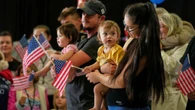 La Administración Trump planea dar prioridad a los refugiados blancos y que hablen inglés