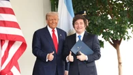 Milei recibe en la Casa Blanca el apoyo político y económico de Trump para evitar la debacle electoral