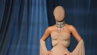 Kim Kardashian reaparece irreconocible con un conjunto de Margiela en la Academy Museum Gala