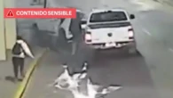 Un conductor choca 2 veces contra un coche parado y le fractura la cabeza a un bebé que estaba dentro