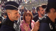Gisèle Pelicot aplaudida al llegar al juzgado: “no hay violaciones grandes y pequeñas”