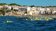 Más de 2.000 nadadores participan en una competición de aguas abiertas en la Costa Brava